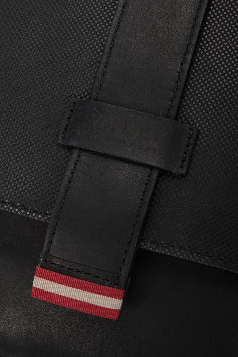 Bolso-manos-libres-de-cuero