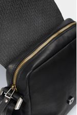 Bolso-manos-libres-de-cuero
