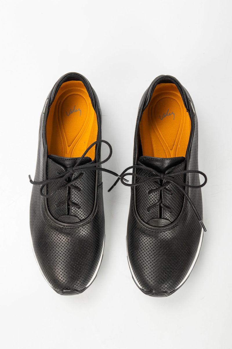 Zapatos-de-cuero-con-cordon