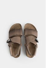 Sandalias-planas-de-cuero