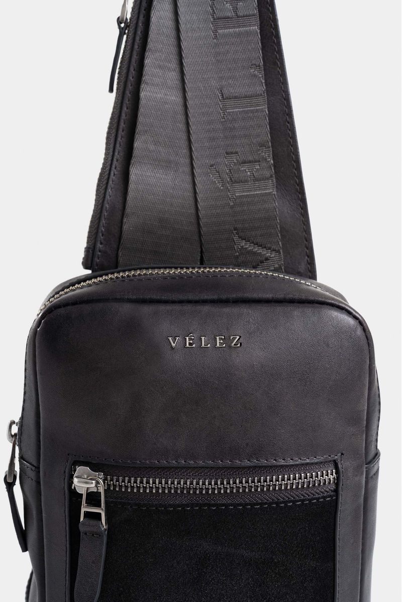 Bolso-manos-libres-de-cuero