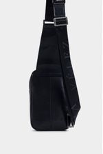 Bolso-manos-libres-de-cuero