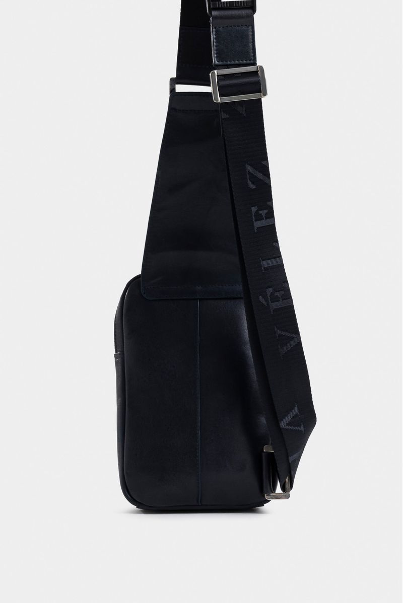 Bolso-manos-libres-de-cuero