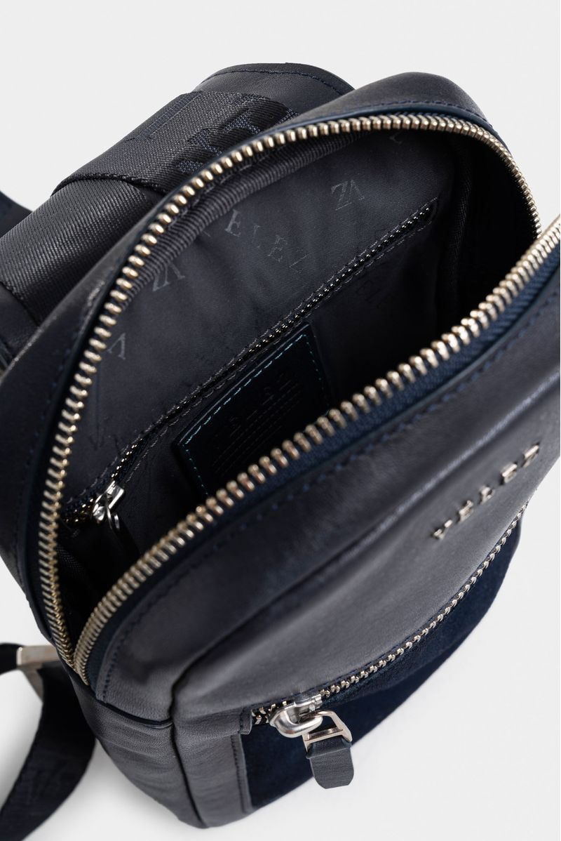 Bolso-manos-libres-de-cuero