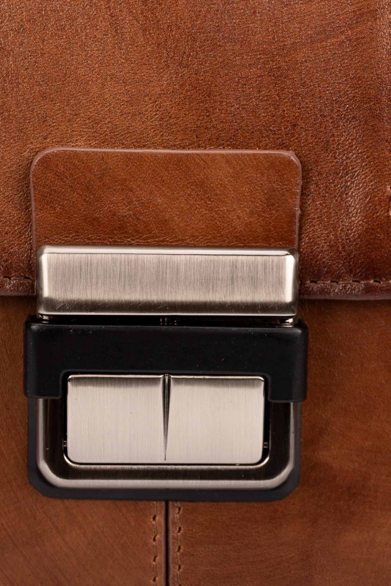 Maletin-portatil-de-cuero-