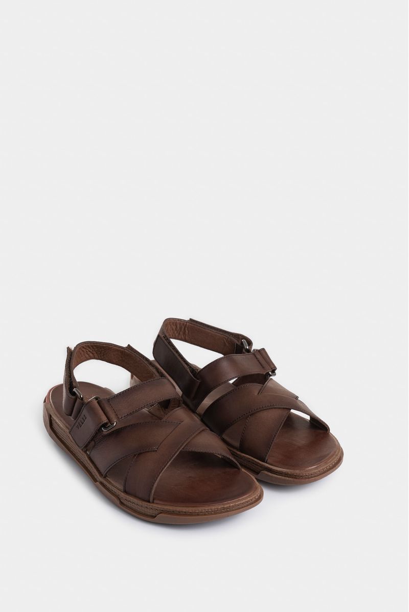 Sandalias-planas-de-cuero