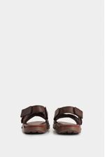 Sandalias-planas-de-cuero