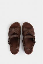 Sandalias-planas-de-cuero