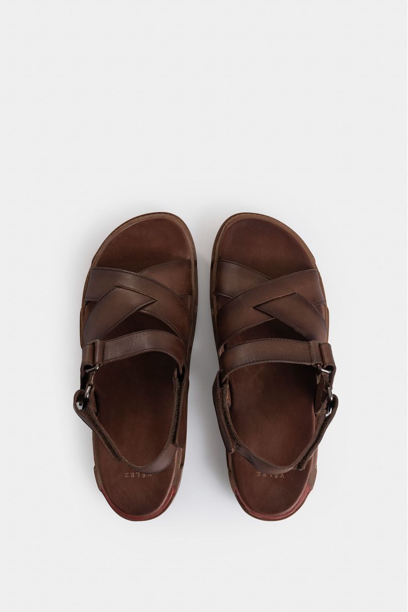 Sandalias-planas-de-cuero