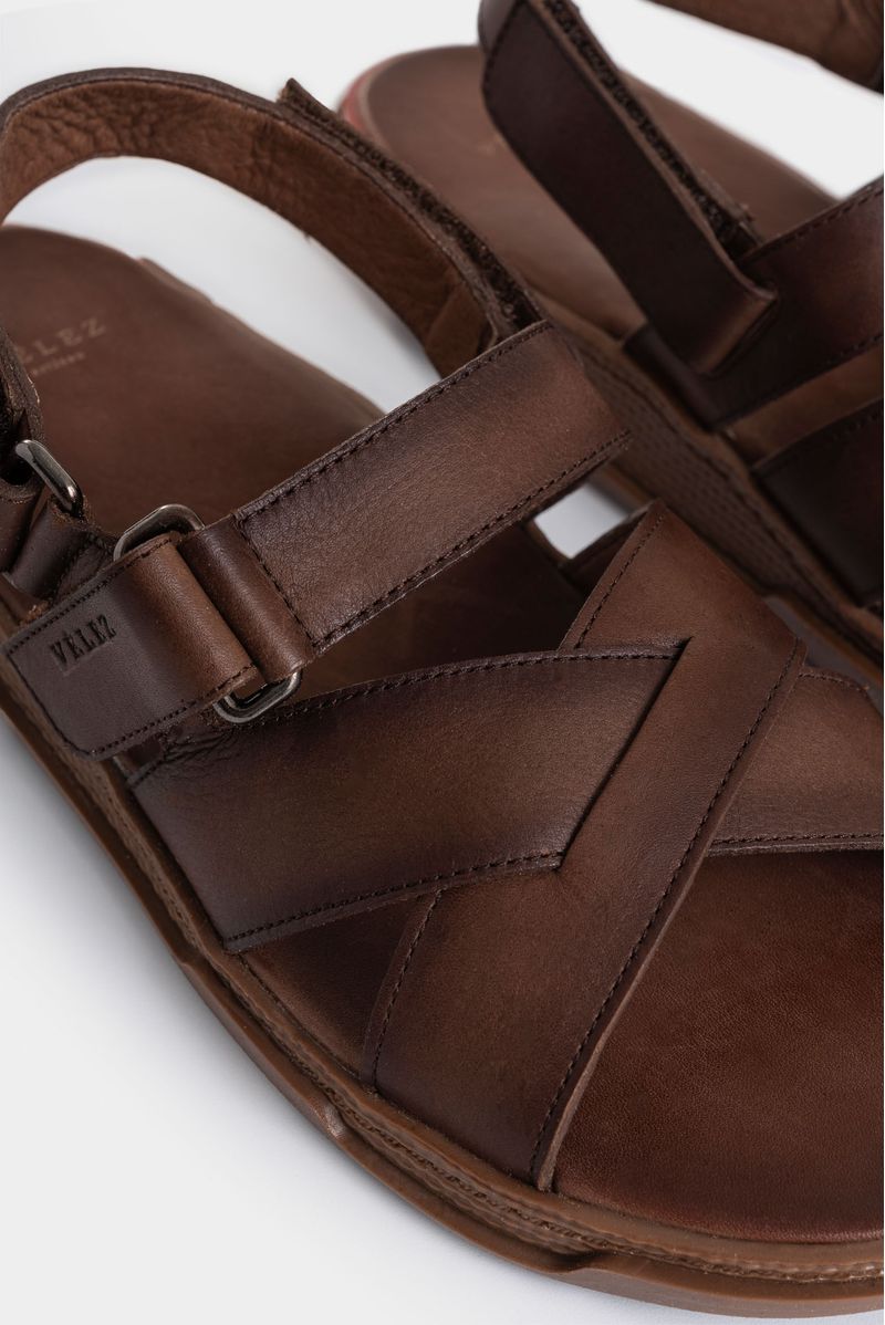 Sandalias-planas-de-cuero