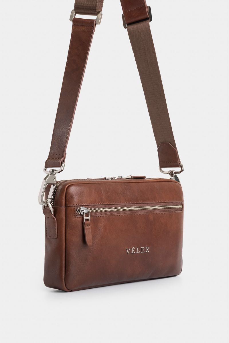 Bolso-manos-libres-de-cuero