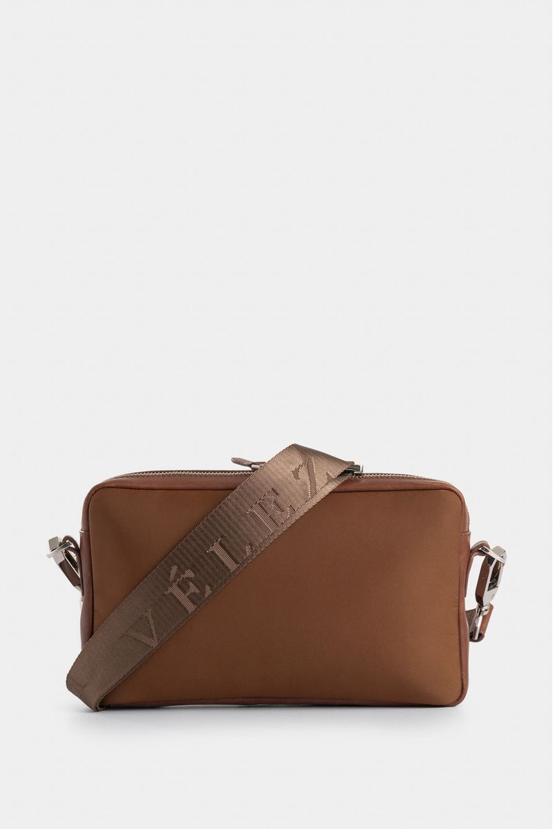 Bolso-manos-libres-de-cuero