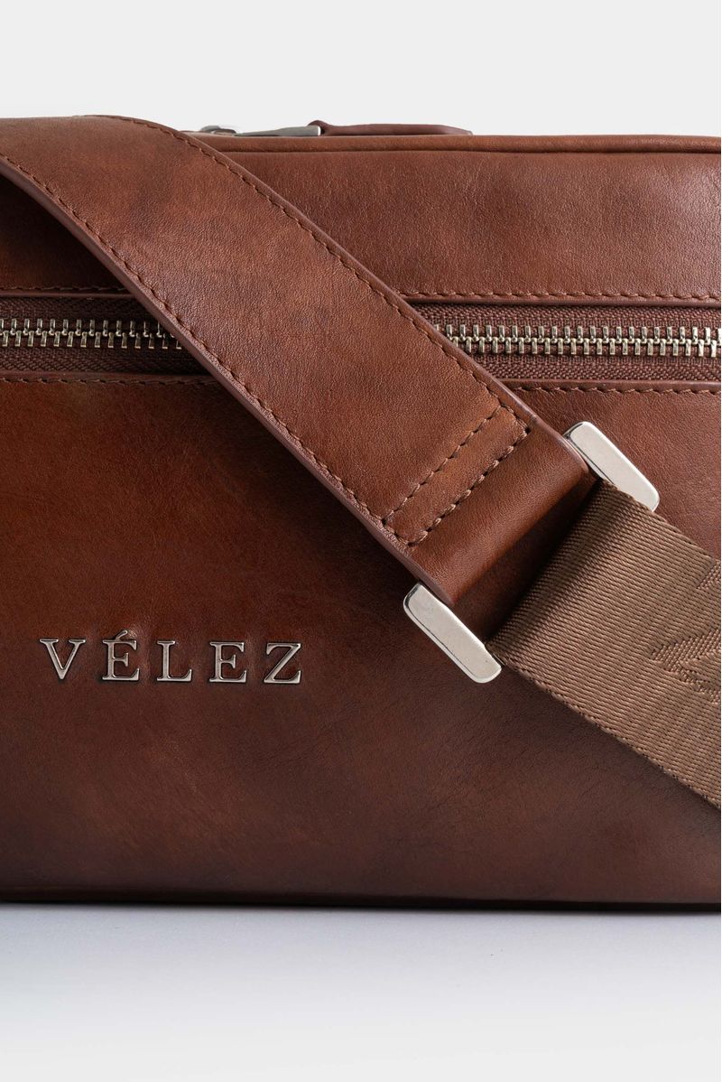 Bolso-manos-libres-de-cuero