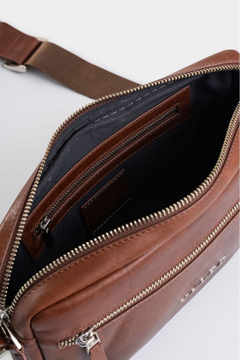 Bolso-manos-libres-de-cuero