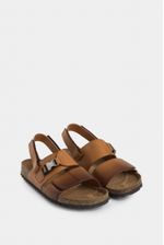 Sandalias-planas-de-cuero