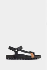 Sandalias-planas-de-cuero