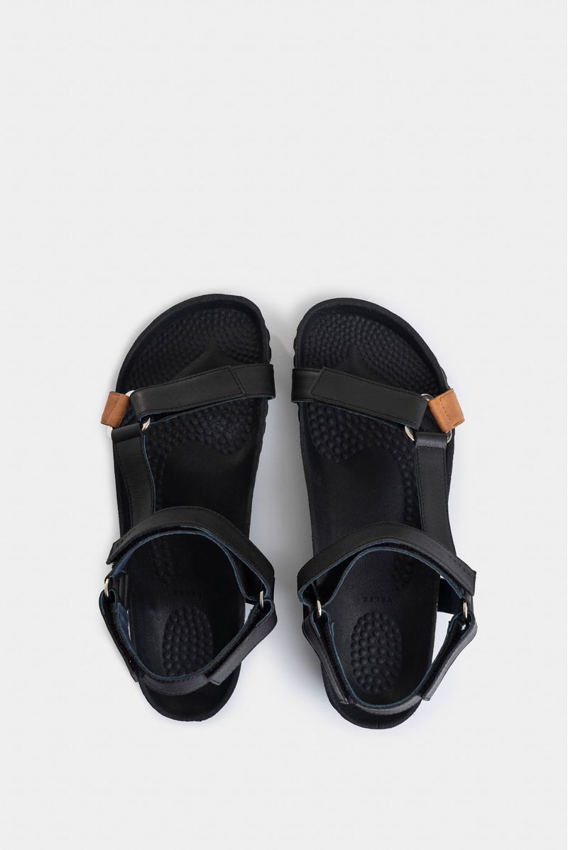 Sandalias-planas-de-cuero