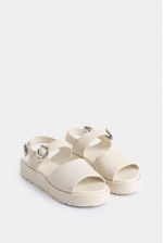 Sandalias-plataforma-de-cuero
