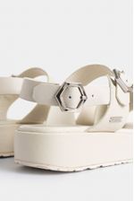Sandalias-plataforma-de-cuero