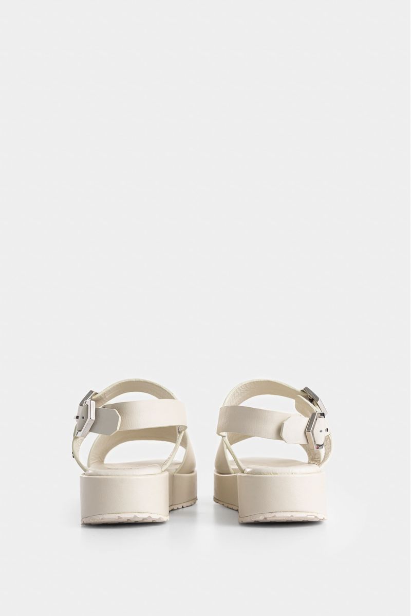 Sandalias-plataforma-de-cuero