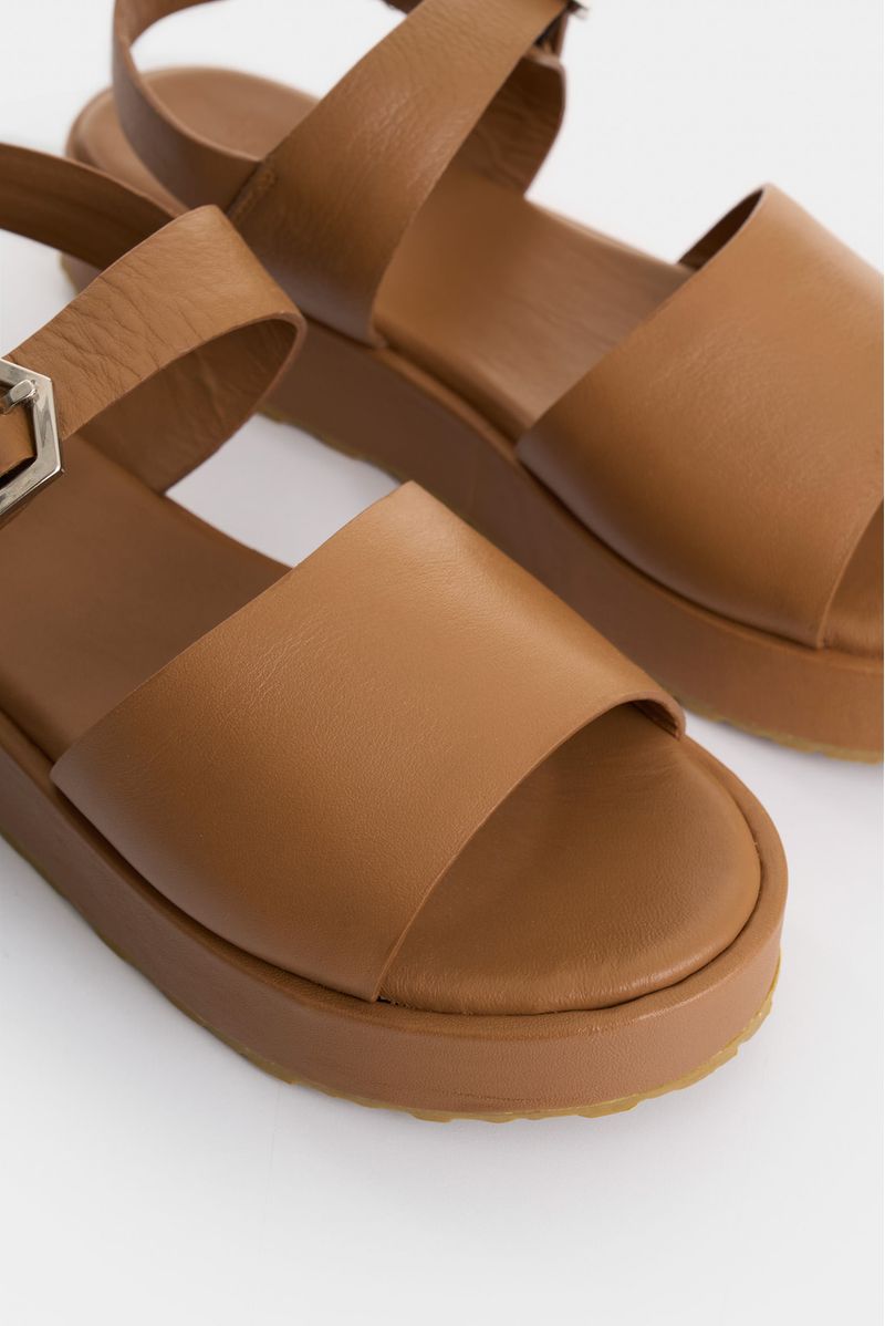 Sandalias-plataforma-de-cuero