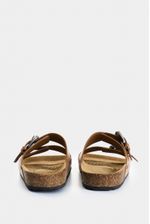 Sandalias-planas-de-cuero