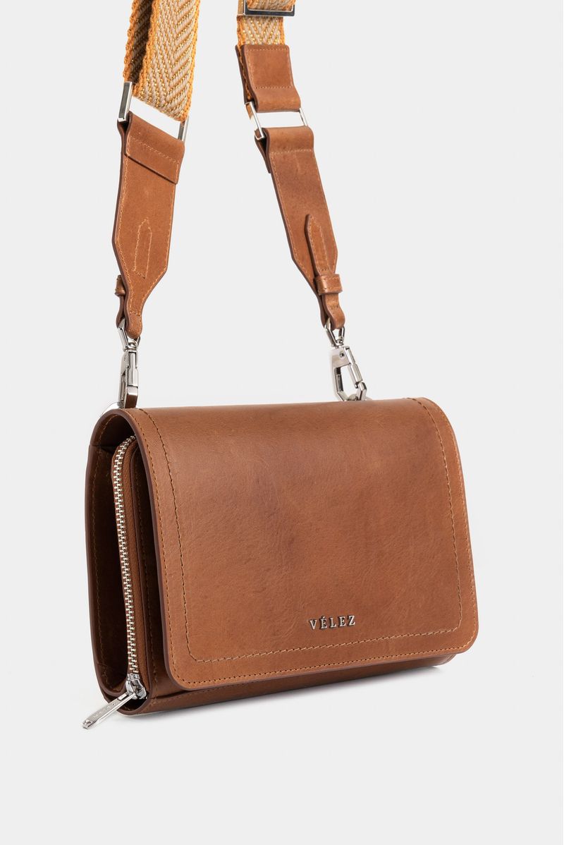 Bolso-manos-libres-de-cuero