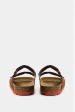 Sandalias-planas-de-cuero