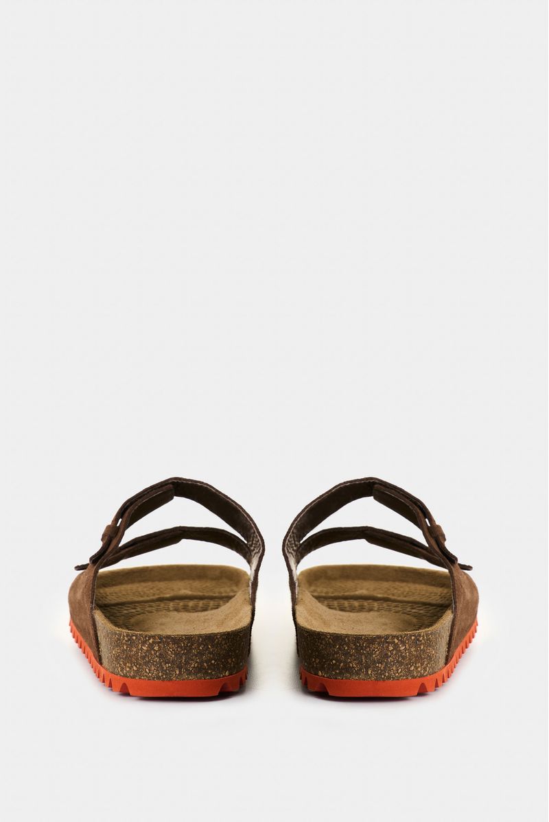 Sandalias-planas-de-cuero