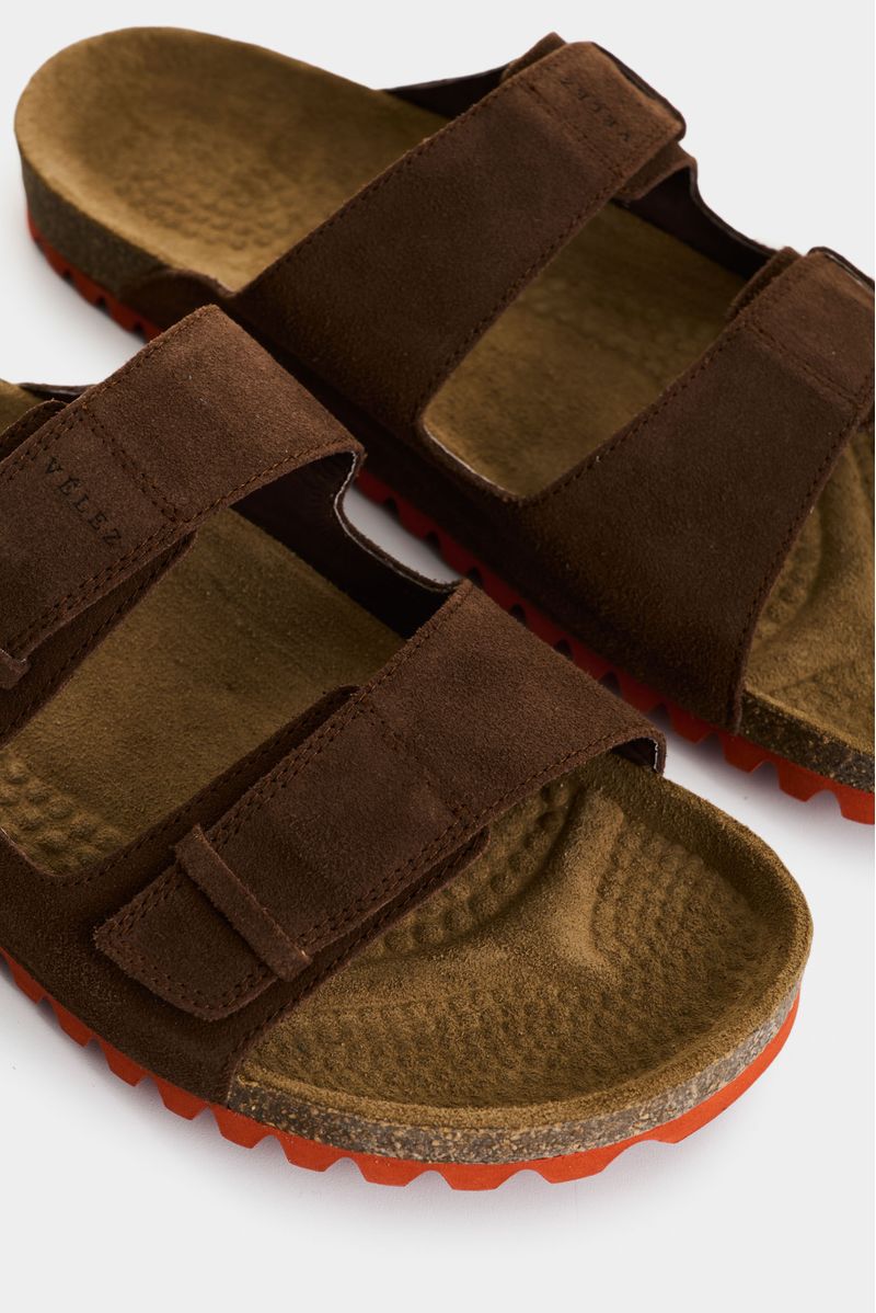 Sandalias-planas-de-cuero