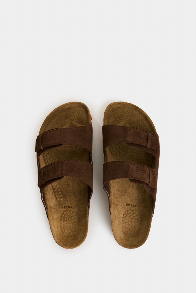 Sandalias-planas-de-cuero