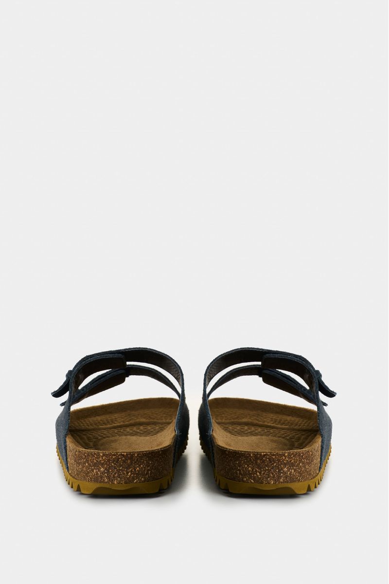 Sandalias-planas-de-cuero