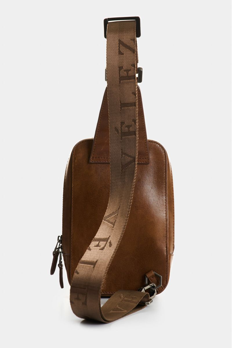 Bolso-manos-libres-de-cuero