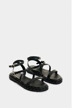 Sandalias-planas-de-cuero