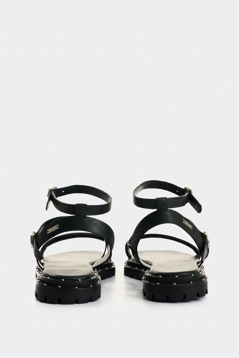 Sandalias-planas-de-cuero