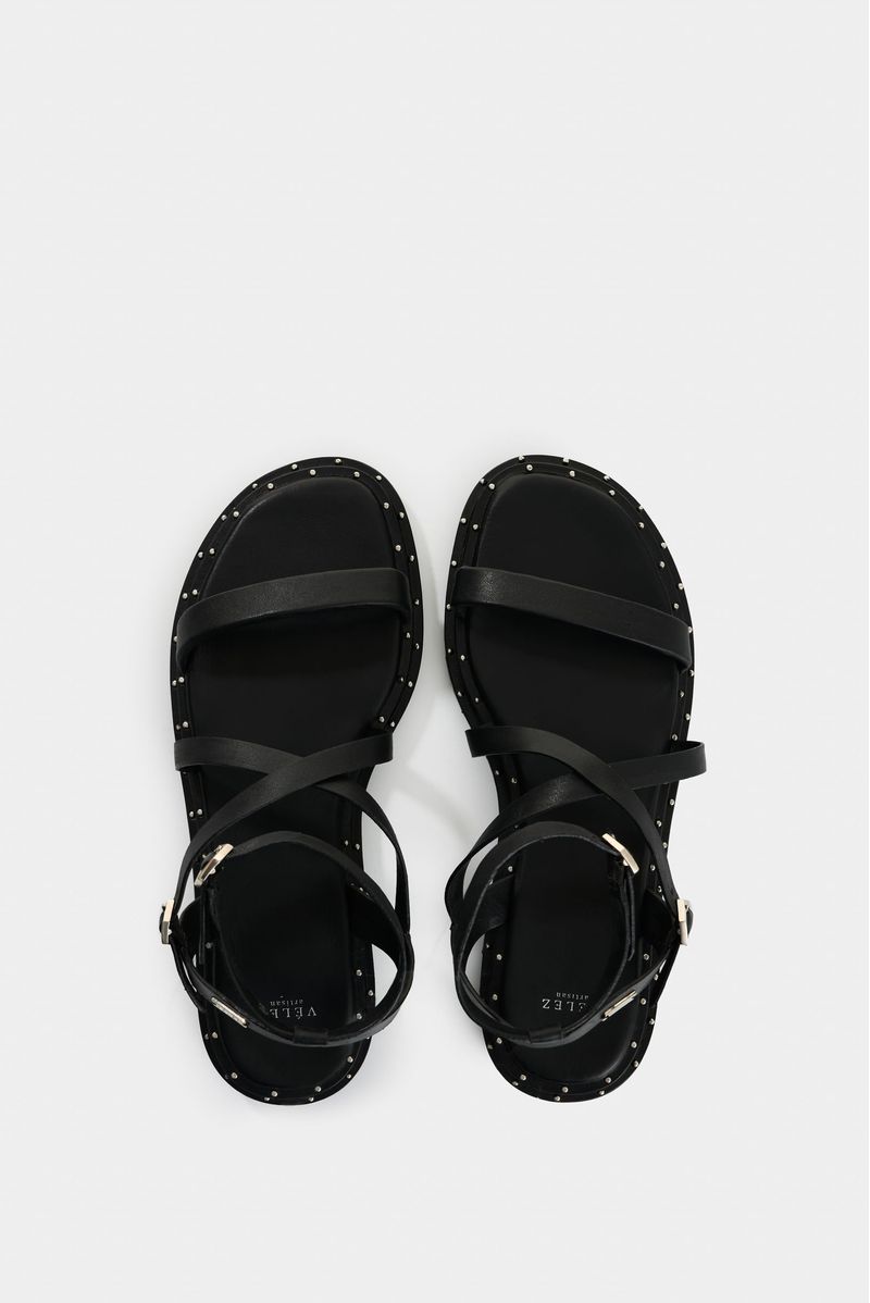 Sandalias-planas-de-cuero