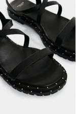 Sandalias-planas-de-cuero