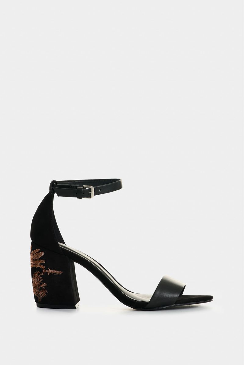 Sandalias-tacon-de-cuero