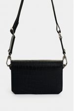Bolso-manos-libres-de-cuero
