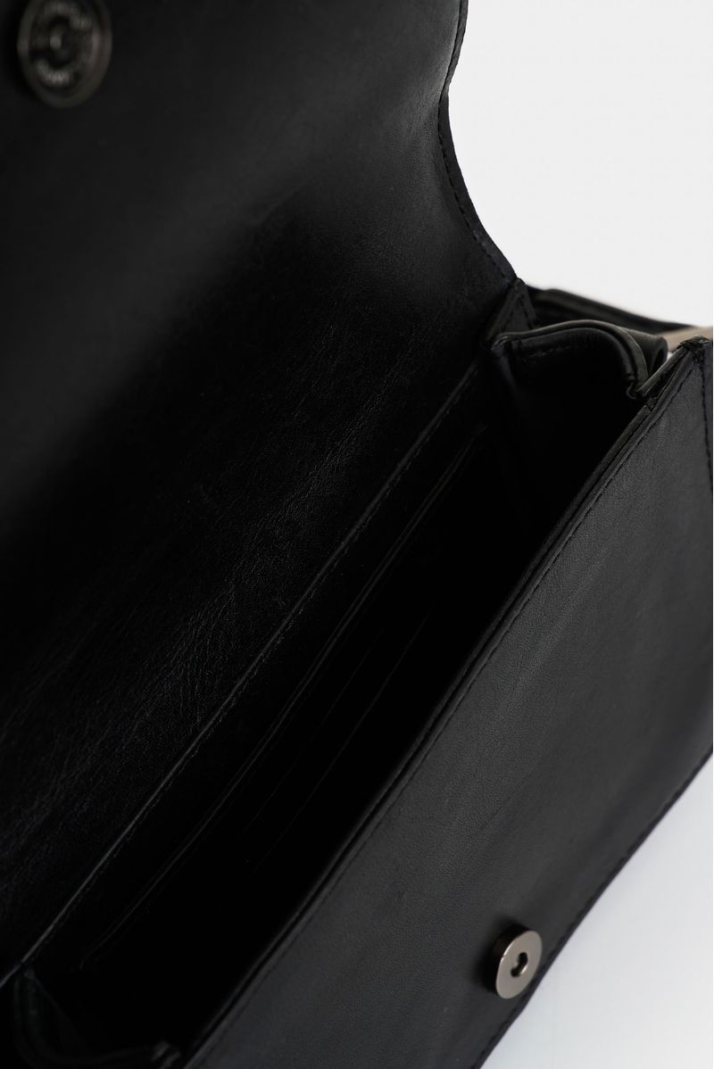 Bolso-manos-libres-de-cuero