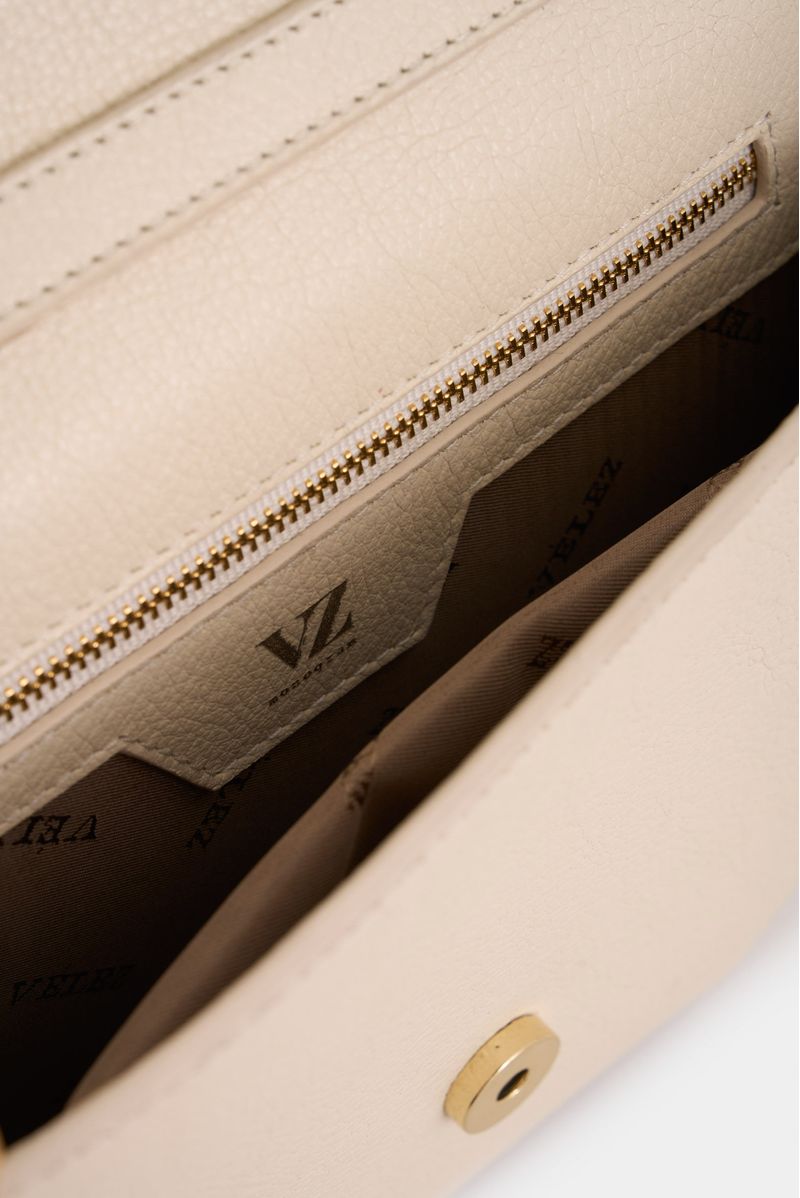Bolso-manos-libres-de-cuero