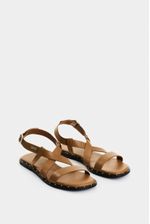 Sandalias-planas-de-cuero