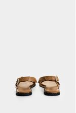Sandalias-planas-de-cuero