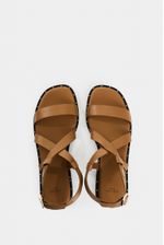 Sandalias-planas-de-cuero