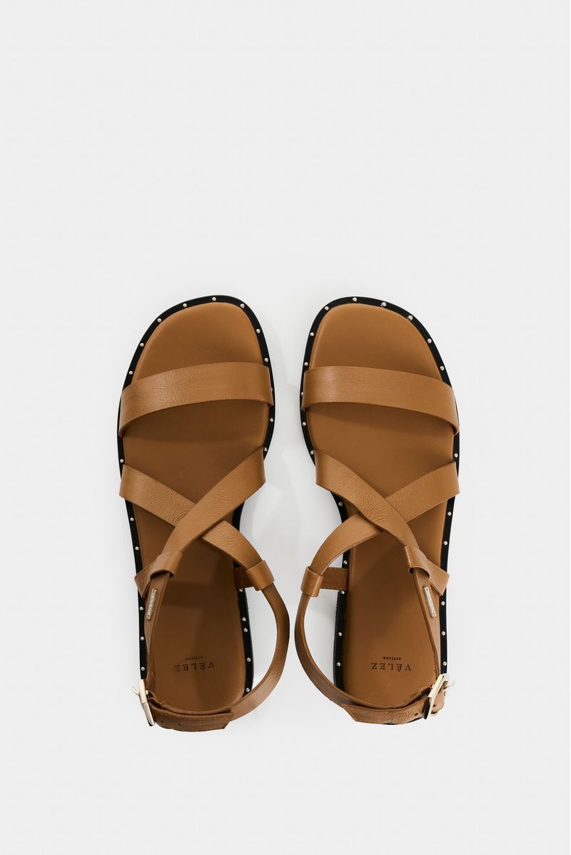 Sandalias-planas-de-cuero