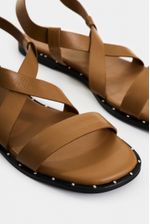 Sandalias-planas-de-cuero