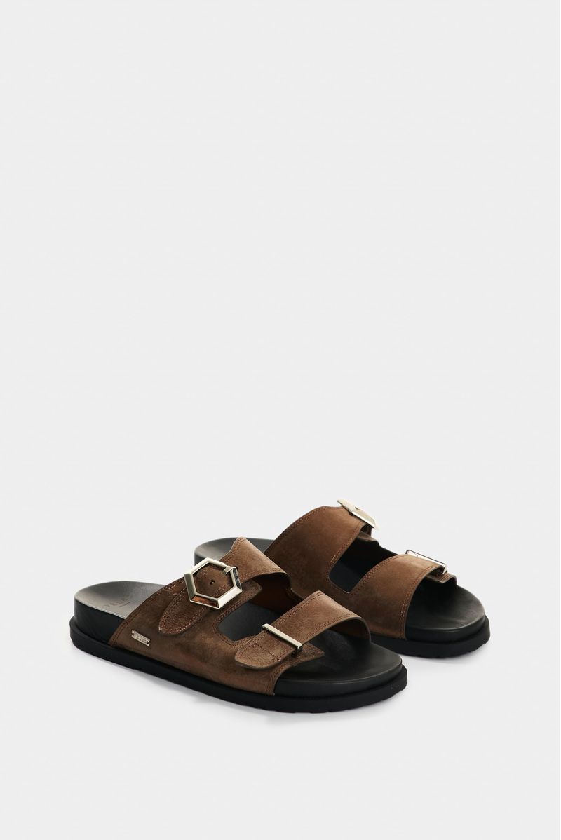 Sandalias-planas-de-cuero