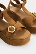 Sandalias-plataforma-de-cuero