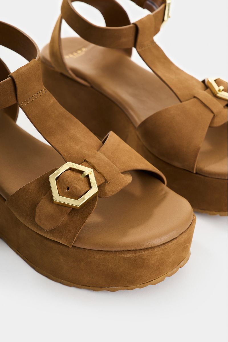 Sandalias-plataforma-de-cuero