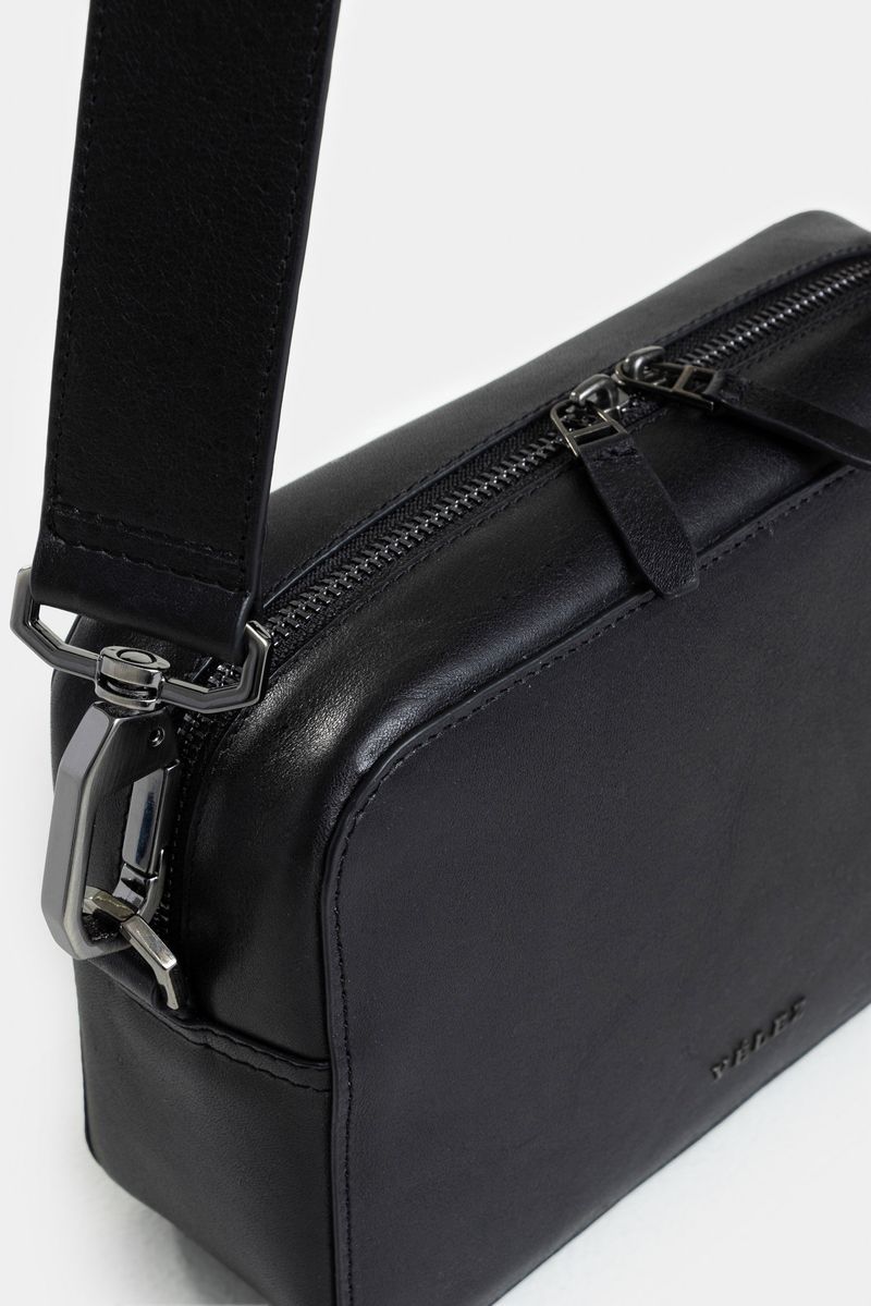 Bolso-manos-libres-de-cuero